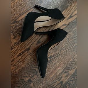 NWT black faux suede pumps
